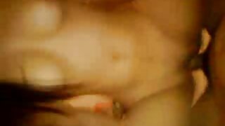 Tittet brunette i li ...